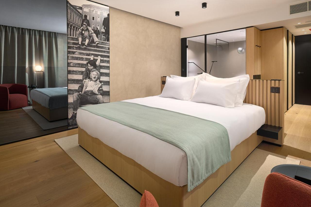 Hotel Ambasador Split Exterior foto A bedroom at the hotel
