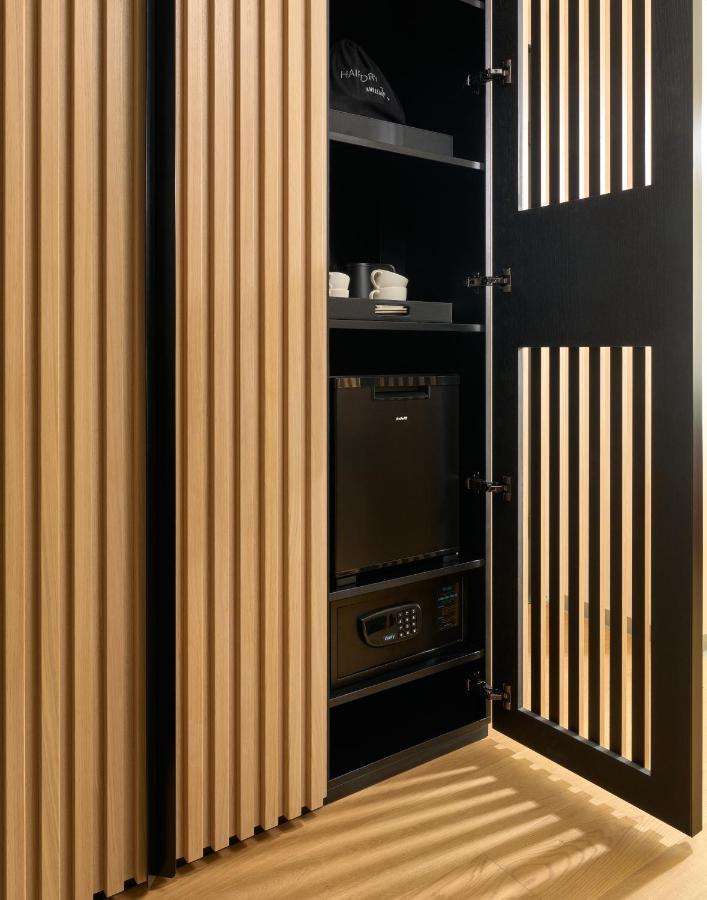 Hotel Ambasador Split Exterior foto A safe in a hotel room