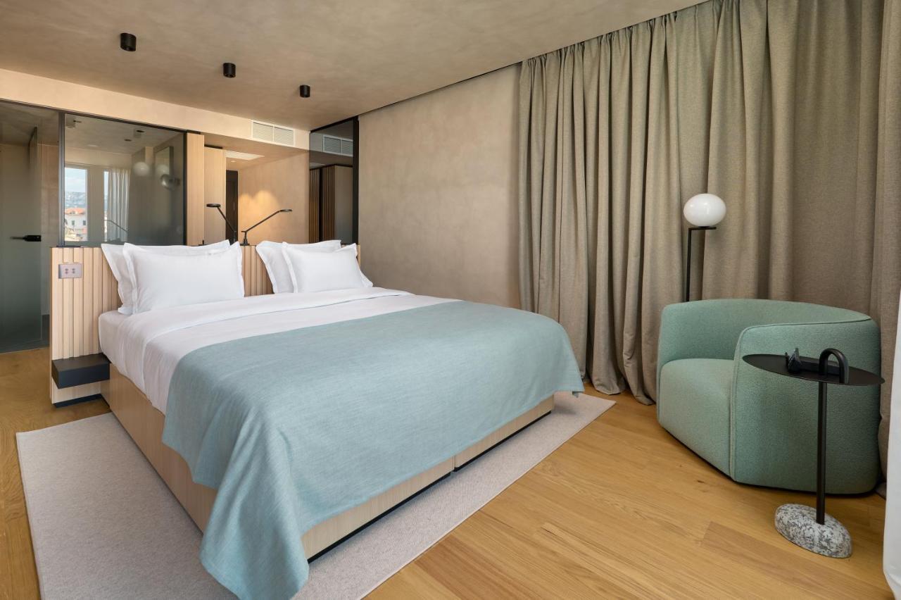 Hotel Ambasador Split Exterior foto A room at the hotel