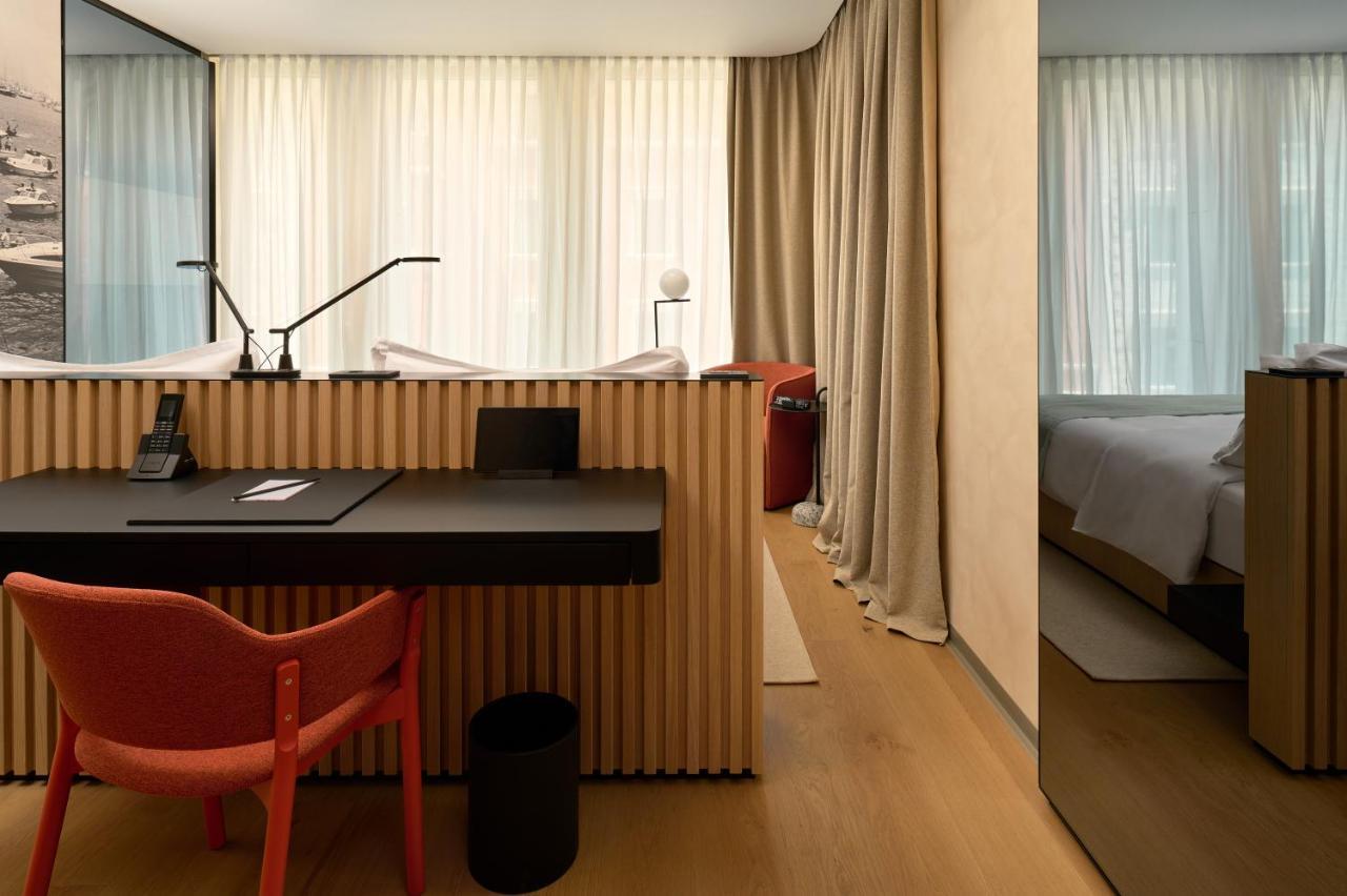 Hotel Ambasador Split Exterior foto A room at the hotel