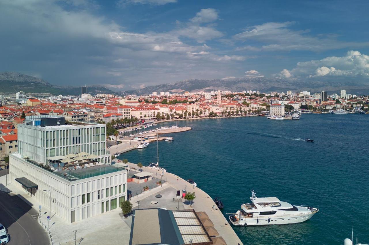 Hotel Ambasador Split Exterior foto View of the port of Split