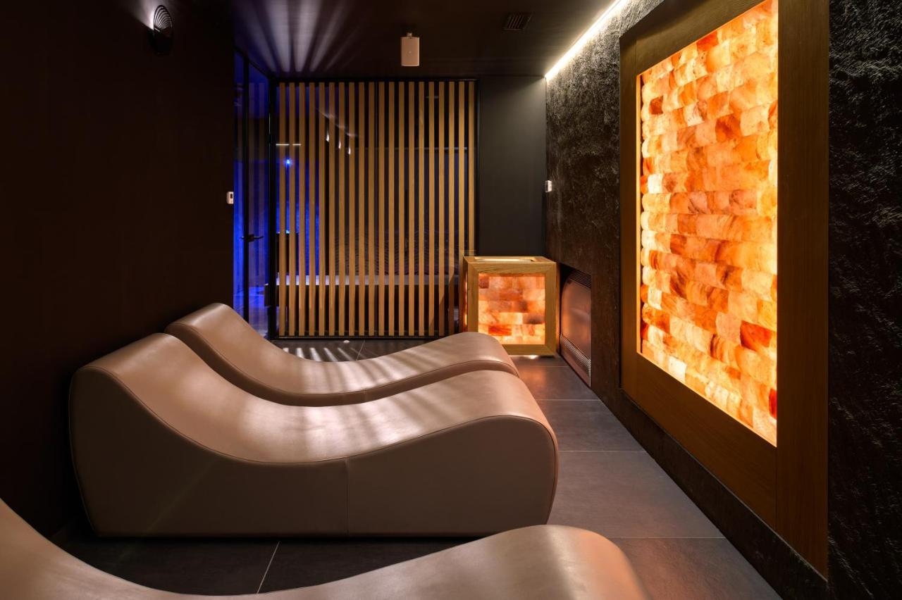 Hotel Ambasador Split Exterior foto Salt room