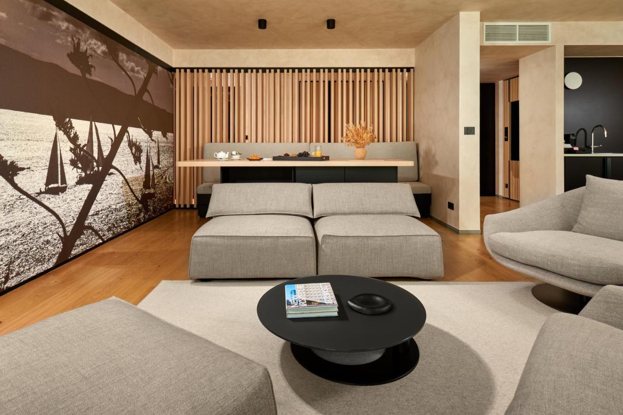 Hotel Ambasador Split Exterior foto A suite at the Mandarin Oriental Munich