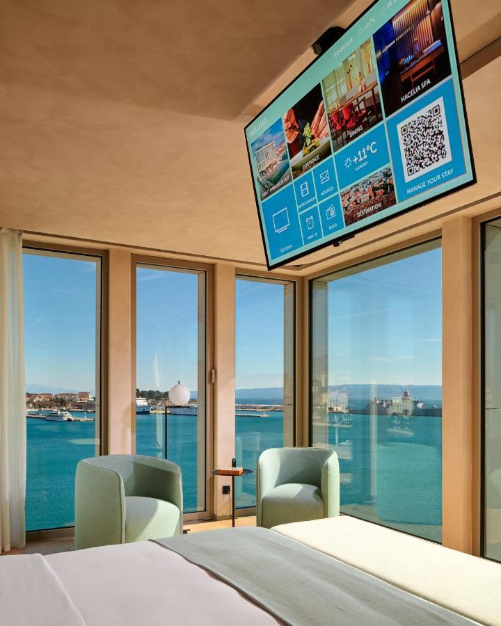 Hotel Ambasador Split Exterior foto A motorized TV lift